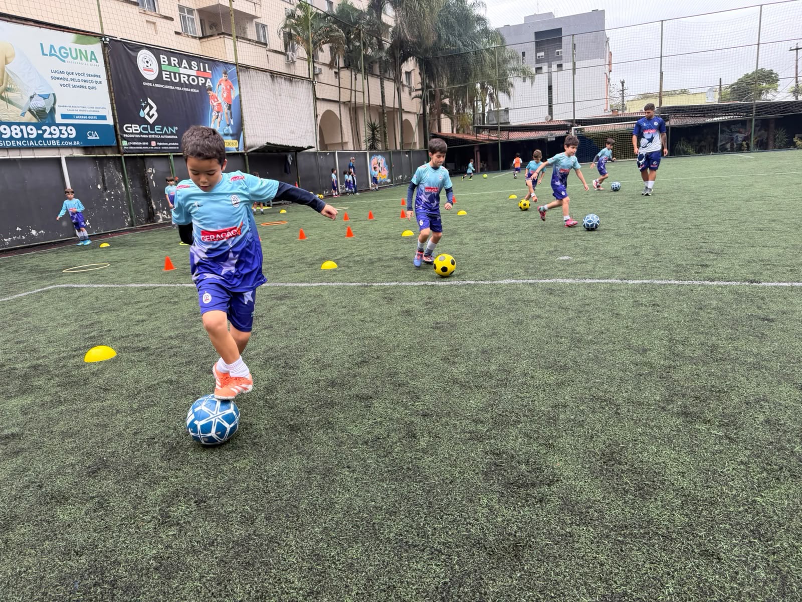 Turma de segunda e quarta às 18h15 treinando