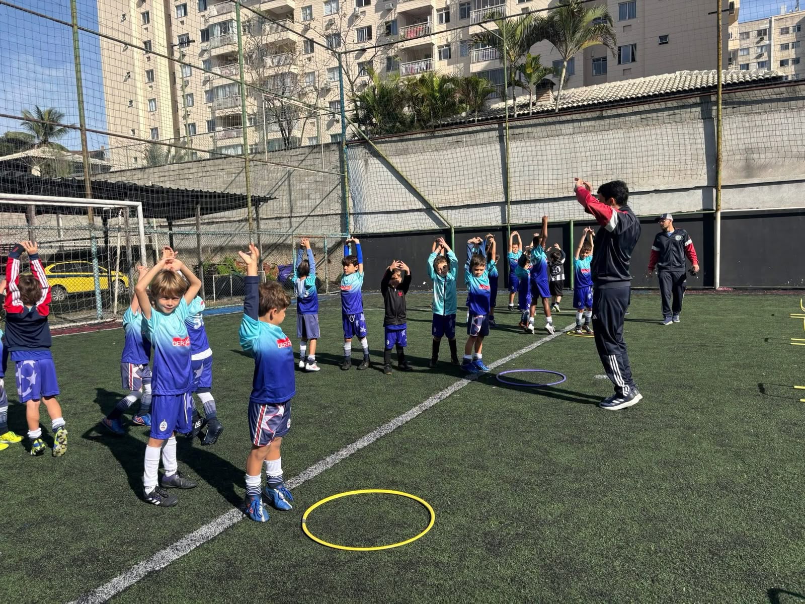 Turma de segunda e quarta às 9h treinando